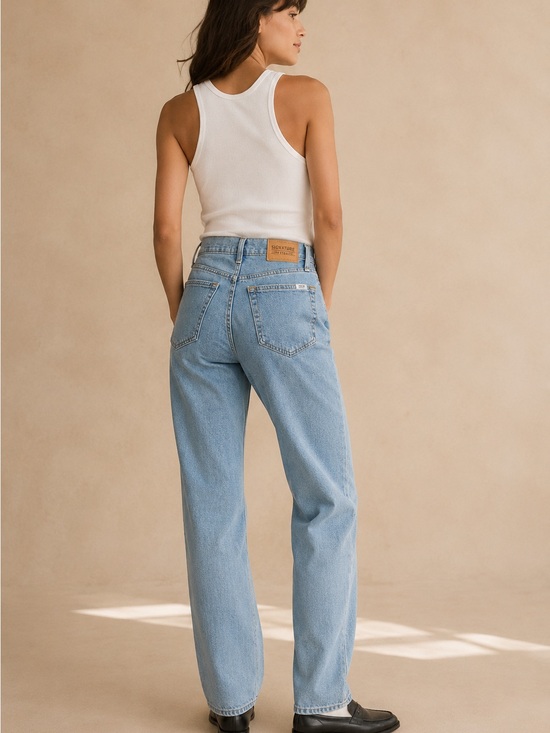 Signature by Levi Strauss Denim - LEVIS | 100% Cotton Straight Leg Jeans | Classic Light Wash High-Rise Denim